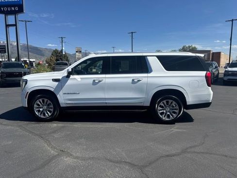 Used 2025 GMC Yukon XL Denali AWD/4WD image 4