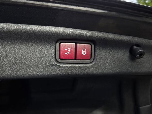 Used 2023 Mercedes-Benz C 300 Sedan image 37