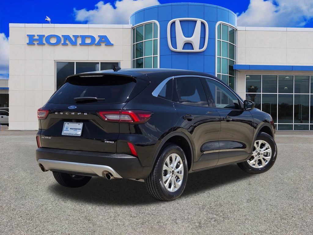 Used 2024 Ford Escape Active AWD/4WD image 3