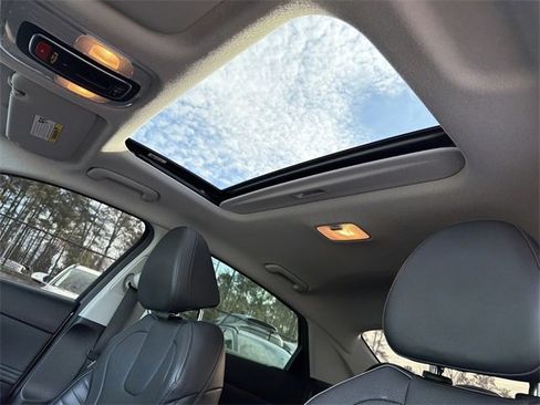 Certified 2023 Hyundai Elantra Limited image 32