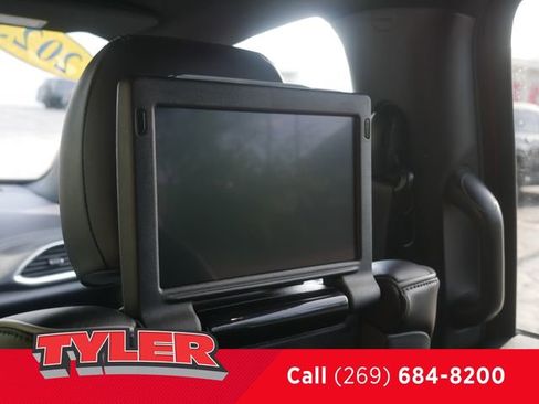 Used 2023 Chrysler Pacifica Limited w/ Uconnect Theater Family Group FWD image 44