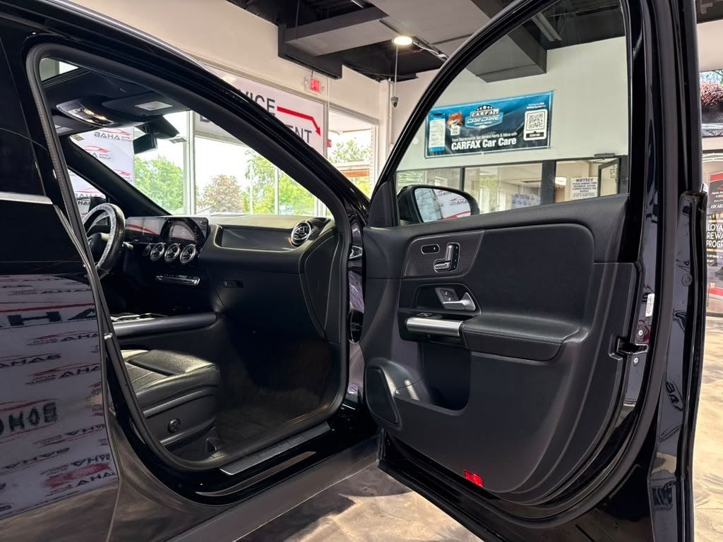 Used 2023 Mercedes-Benz GLA 250 4MATIC w/ Premium Package image 44