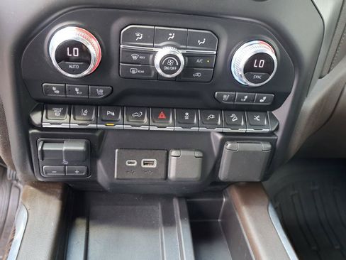 Used 2021 GMC Sierra 2500 Denali w/ Denali Ultimate Package AWD/4WD image 17