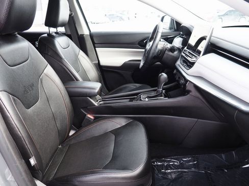 Used 2022 Jeep Compass Limited image 9