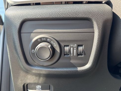 New 2025 Jeep Grand Cherokee L Altitude image 48