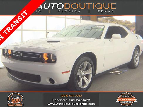 Used 2019 Dodge Challenger SXT RWD image 1