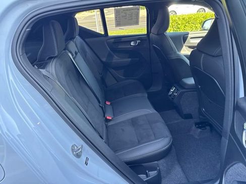 Certified 2025 Volvo XC40 B5 Plus AWD/4WD image 13