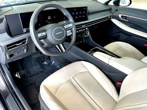 Used 2025 Hyundai Sonata SEL FWD image 13