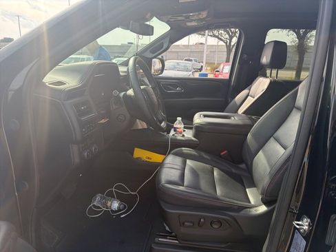 Used 2024 Chevrolet Suburban RST w/ Luxury Package image 5