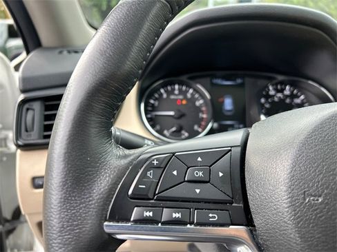 Used 2017 Nissan Rogue SV image 13