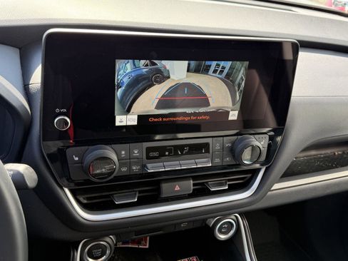 Used 2024 Toyota Grand Highlander AWD image 17