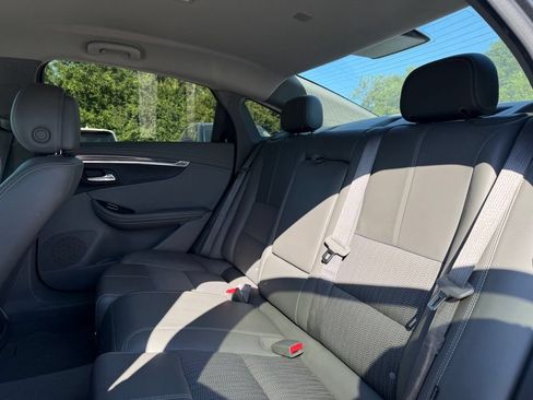 Used 2014 Chevrolet Impala LT w/ Convenience Package FWD image 9