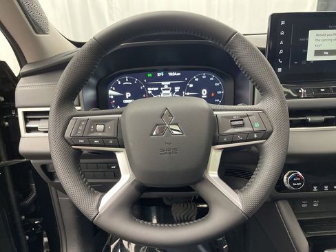 New 2025 Mitsubishi Outlander SE image 6