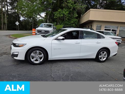Used 2024 Chevrolet Malibu LT FWD image 2