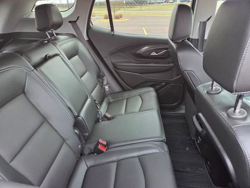 Used 2024 GMC Terrain SLT w/ Infotainment Package II image 43