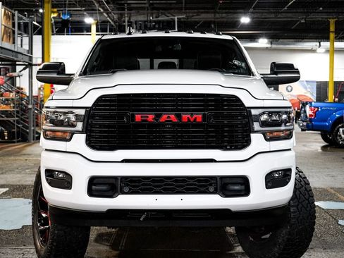 Used 2019 RAM 2500 Laramie w/ Night Edition AWD/4WD image 3