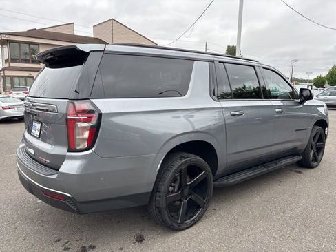 Used 2022 Chevrolet Suburban RST w/ Luxury Package AWD/4WD image 5