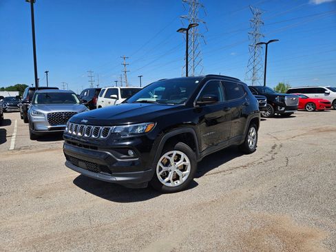 Used 2024 Jeep Compass Latitude AWD/4WD image 1