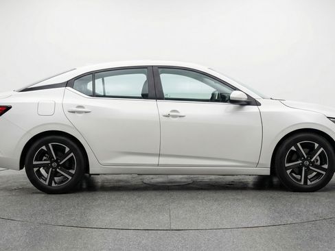 Used 2025 Nissan Sentra SV FWD image 11