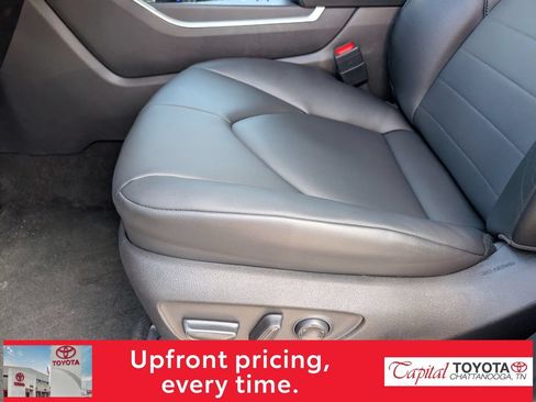Used 2025 Toyota Highlander XLE AWD/4WD image 11