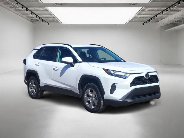 Used 2025 Toyota RAV4 XLE AWD/4WD image 8