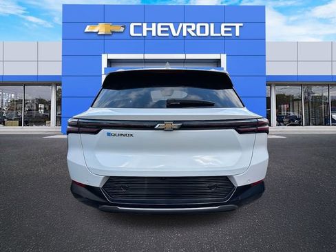 Used 2025 Chevrolet Equinox EV LT w/ Convenience Package image 4