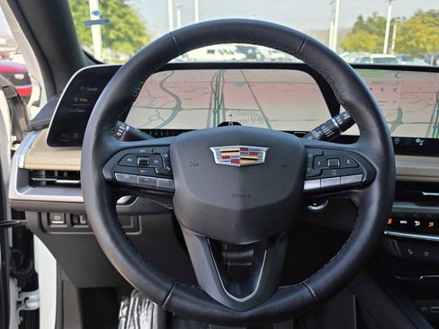 Used 2025 Cadillac XT4 Premium Luxury image 25