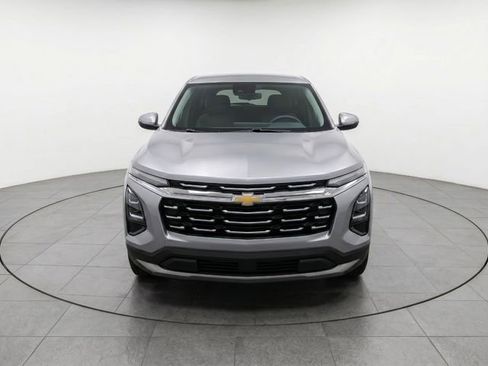 Used 2025 Chevrolet Equinox LT FWD image 2