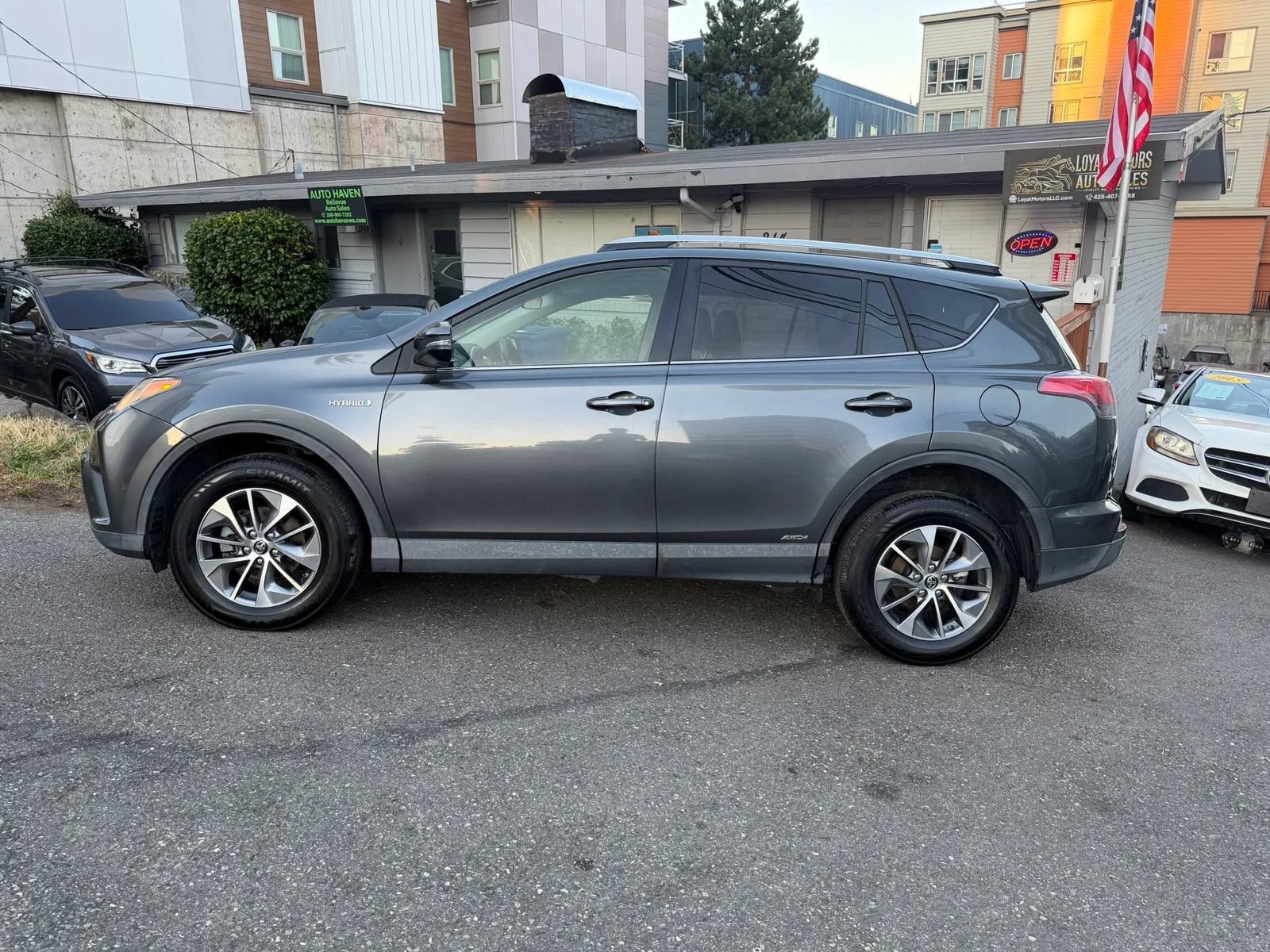 Used 2016 Toyota RAV4 XLE w/ Convenience Package AWD/4WD image 10