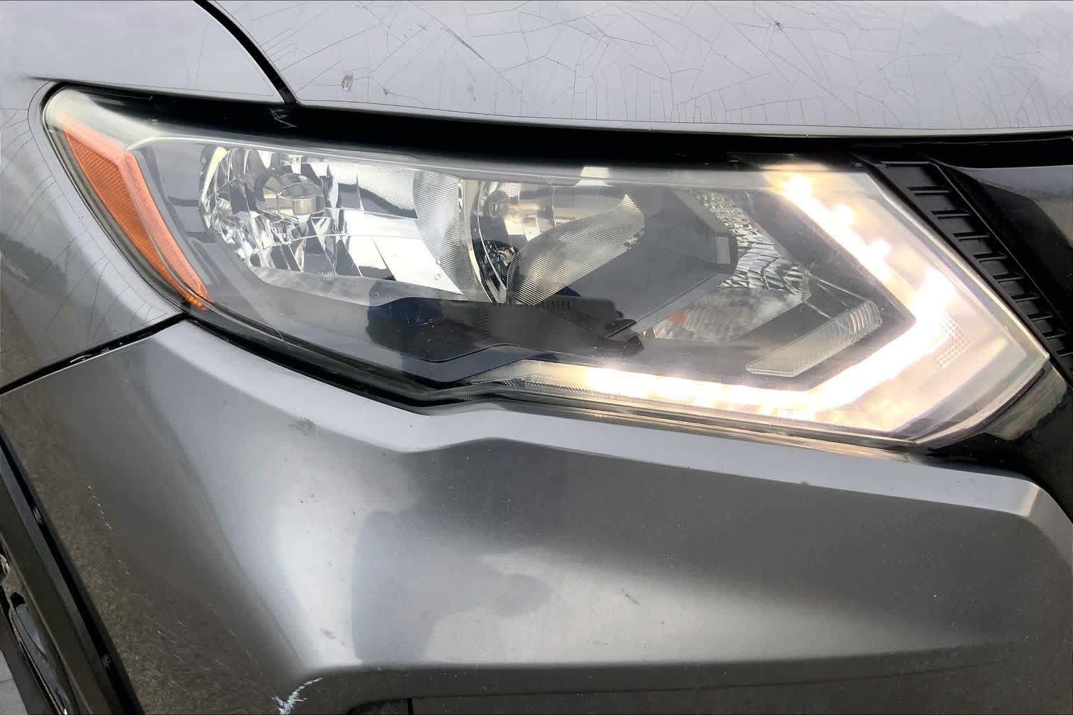 Used 2018 Nissan Rogue SV w/ Premium Package FWD image 27