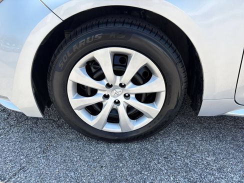 Used 2025 Toyota Corolla LE FWD image 27