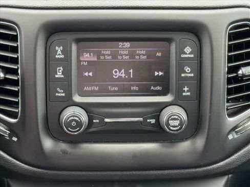 Used 2018 Jeep Compass Latitude AWD/4WD image 10
