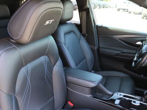 Used 2025 Buick Envista Sport Touring w/ Convenience I Package FWD image 20