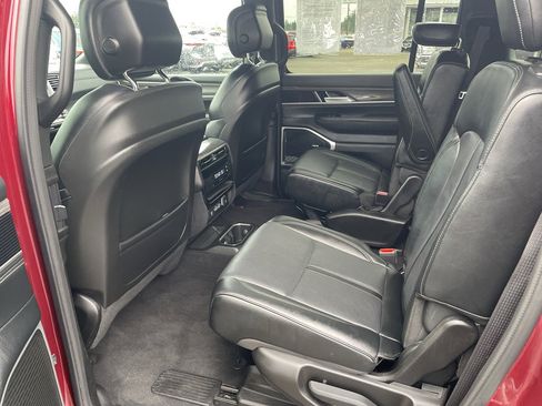 Used 2024 Jeep Wagoneer Series III image 10