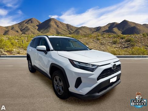Used 2025 Toyota RAV4 XLE FWD image 5