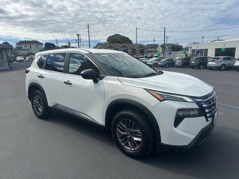 Used 2024 Nissan Rogue S image 6