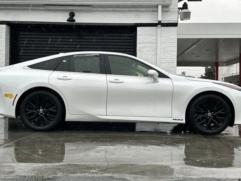 Used 2022 Toyota Mirai XLE w/ Advanced Technology Package image 3