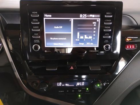 Used 2024 Toyota Camry SE image 35