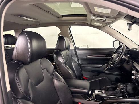 Used 2025 Kia Telluride S FWD image 18