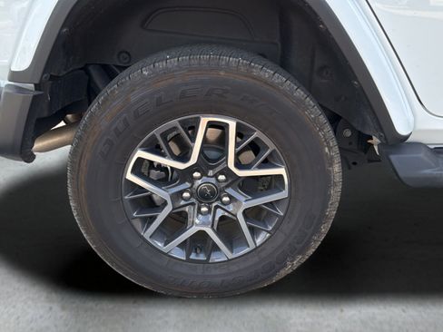 Used 2026 Jeep Wrangler Unlimited Sahara AWD/4WD image 14