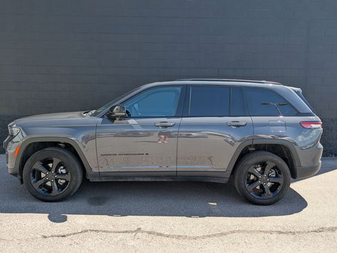 Used 2024 Jeep Grand Cherokee Limited w/ Luxury Tech Group II AWD/4WD image 8