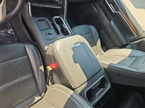 Used 2024 GMC Sierra 3500 Denali w/ Denali Reserve Package image 23