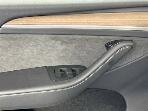 Used 2023 Tesla Model Y Long Range image 21
