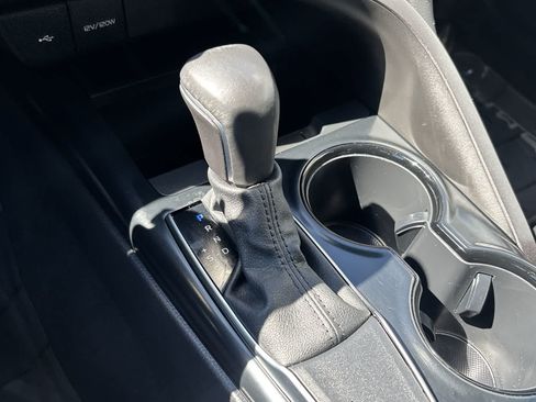 Used 2020 Toyota Camry SE FWD image 24