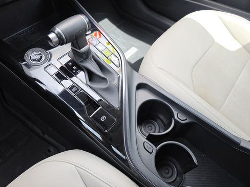 Used 2023 Kia Niro EX Touring FWD image 26