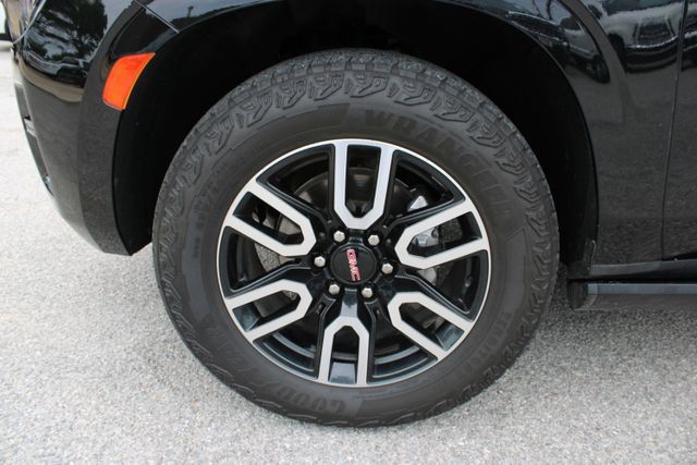Used 2023 GMC Yukon AT4 w/ AT4 Premium Package AWD/4WD image 12