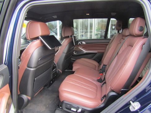 Used 2020 BMW X7 M50i w/ Dynamic Handling Package image 21