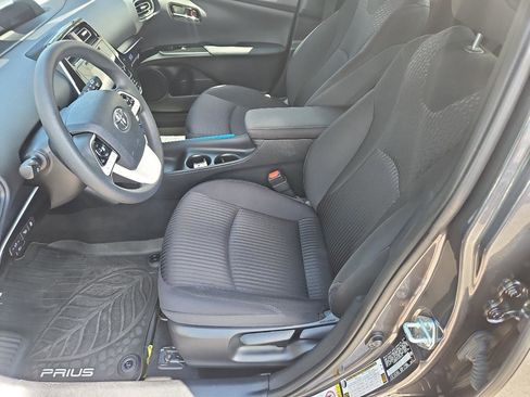Used 2018 Toyota Prius Two w/ Prius Two Safety Plus Package FWD image 11