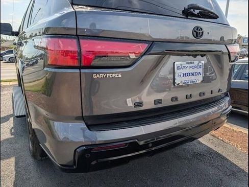 Used 2024 Toyota Sequoia Platinum image 19