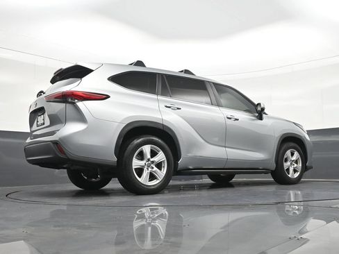 Used 2023 Toyota Highlander LE FWD image 26